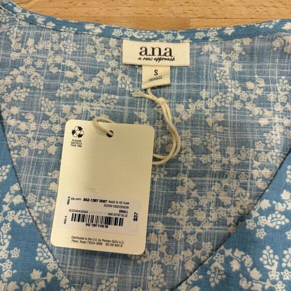 NWT ANA Sleeveless Top Blue Floral Small - Picture 6 of 6